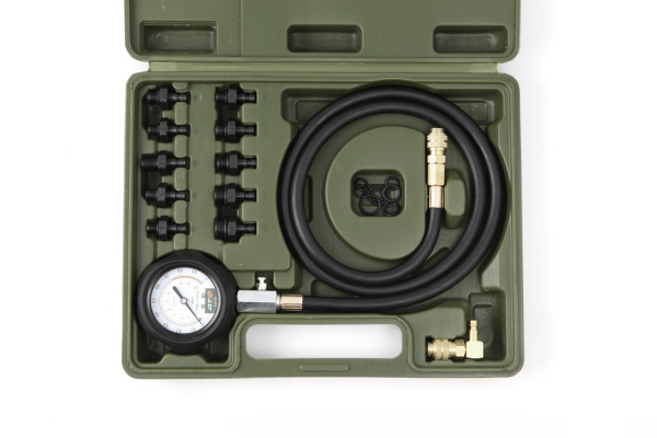 Набор для измерения давления масла ДЕЛО ТЕХНИКИ 832112 манометр