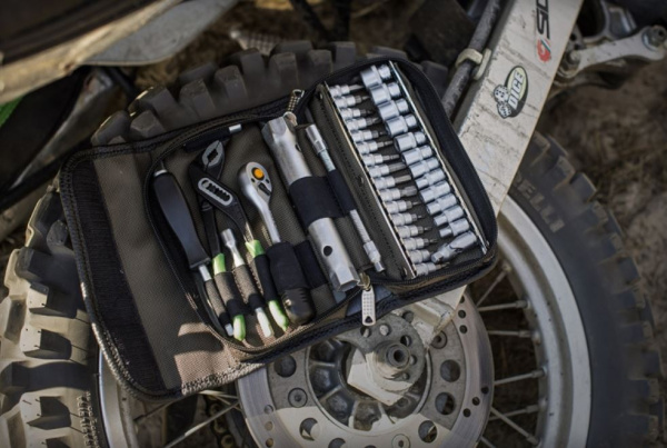 Набор ДЕЛО ТЕХНИКИ 600937 слесарного инструмента  1/4